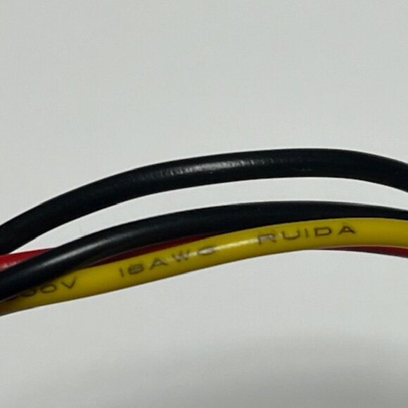 StarTech.com 6in 4 Pin Molex to SATA Power Cable Adapter - Picture 6 of 12